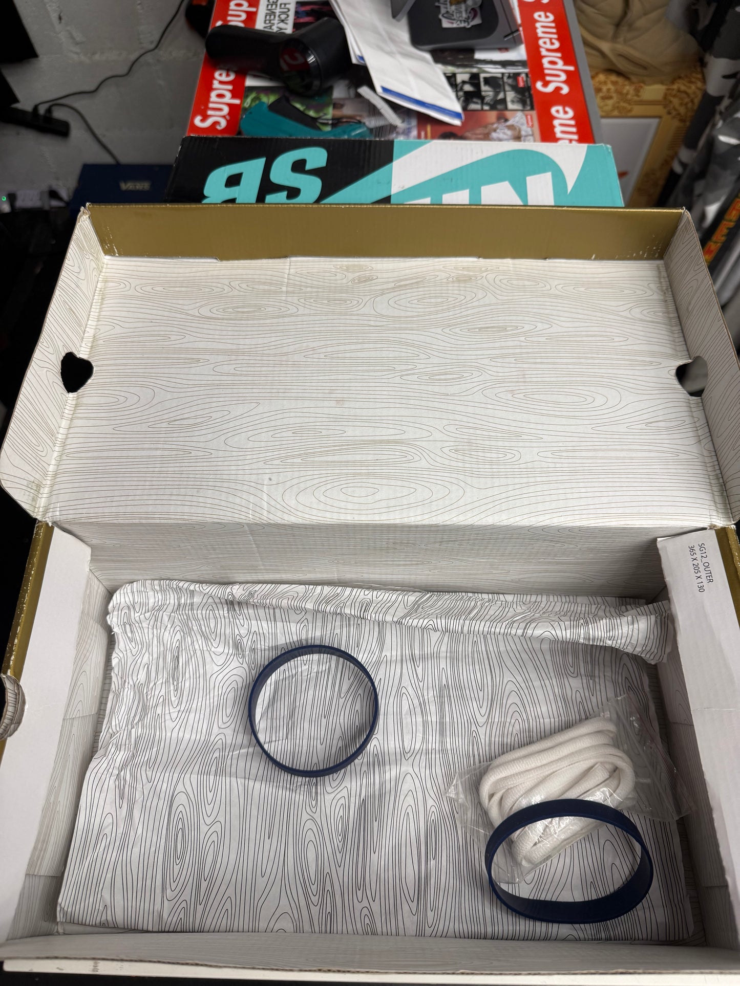 DUNK LOW SB RED LOBSTER (BRAND NEW)