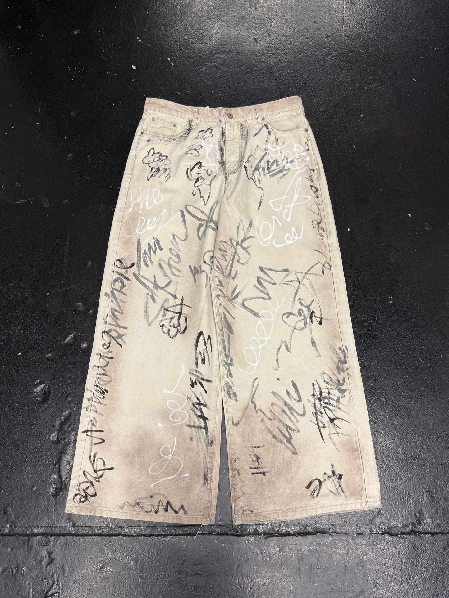 HAPPY MEMORIES DON’T DIE HMDD GRAFFITI CHINO PANTS (PRE-OWNED)