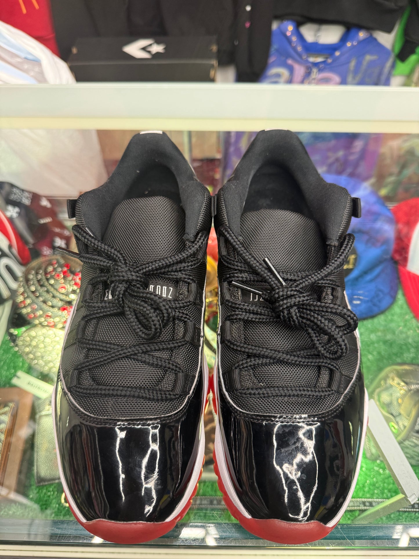 JORDAN 11 LOW BRED (PRE-OWNED NO BOX)
