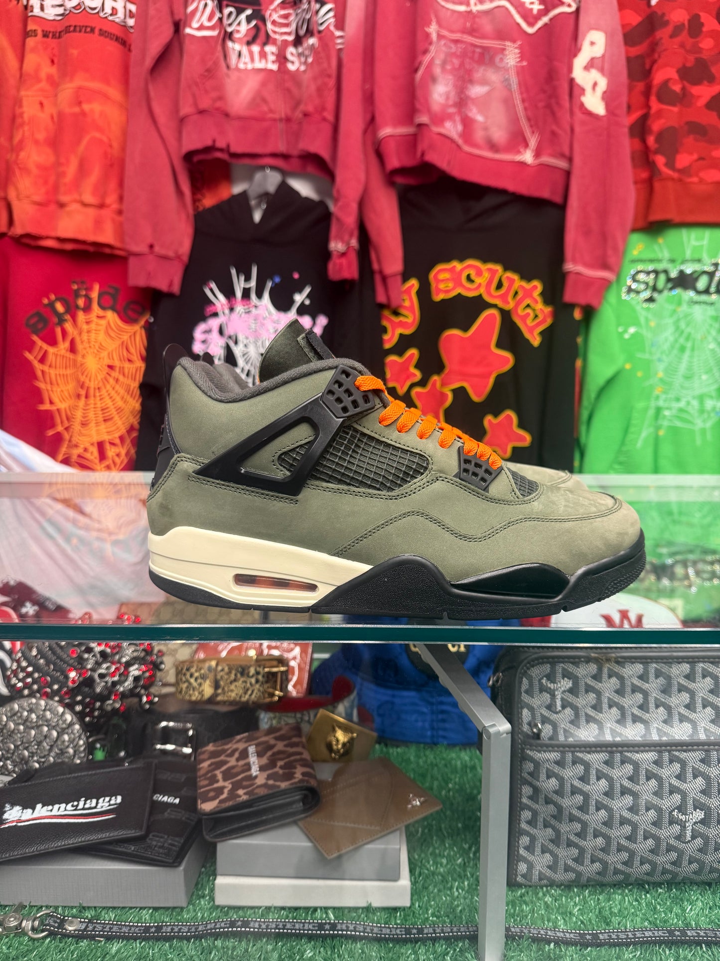 AIR JORDAN RETRO 4 UNDEFEATED (PRE-OWNED W/ BOX)