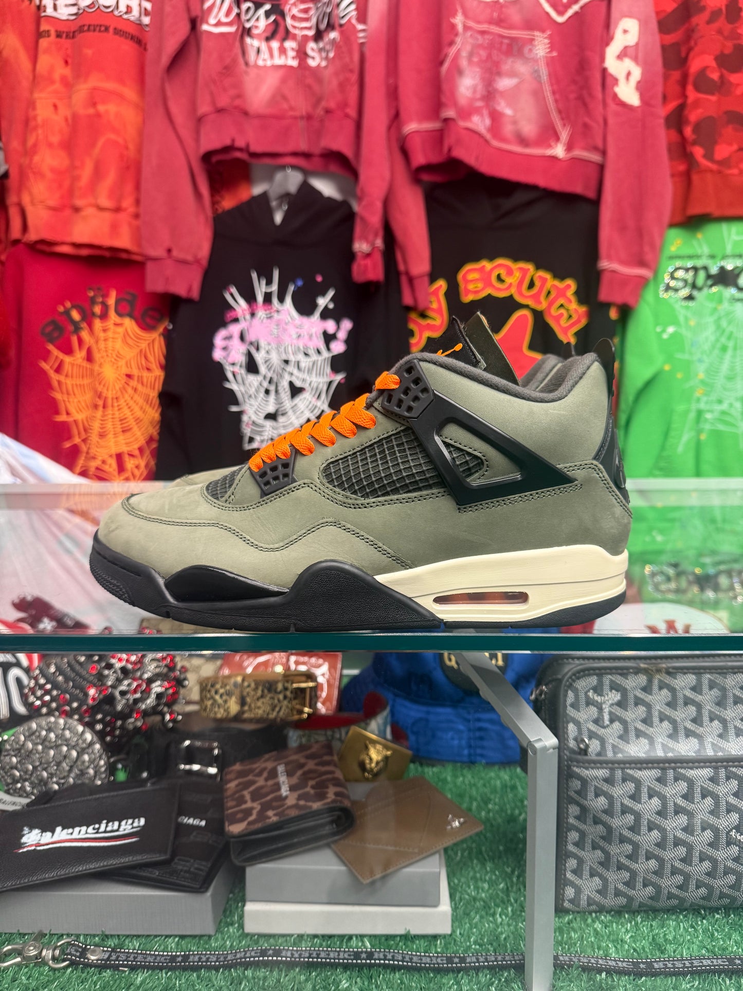 AIR JORDAN RETRO 4 UNDEFEATED (PRE-OWNED W/ BOX)