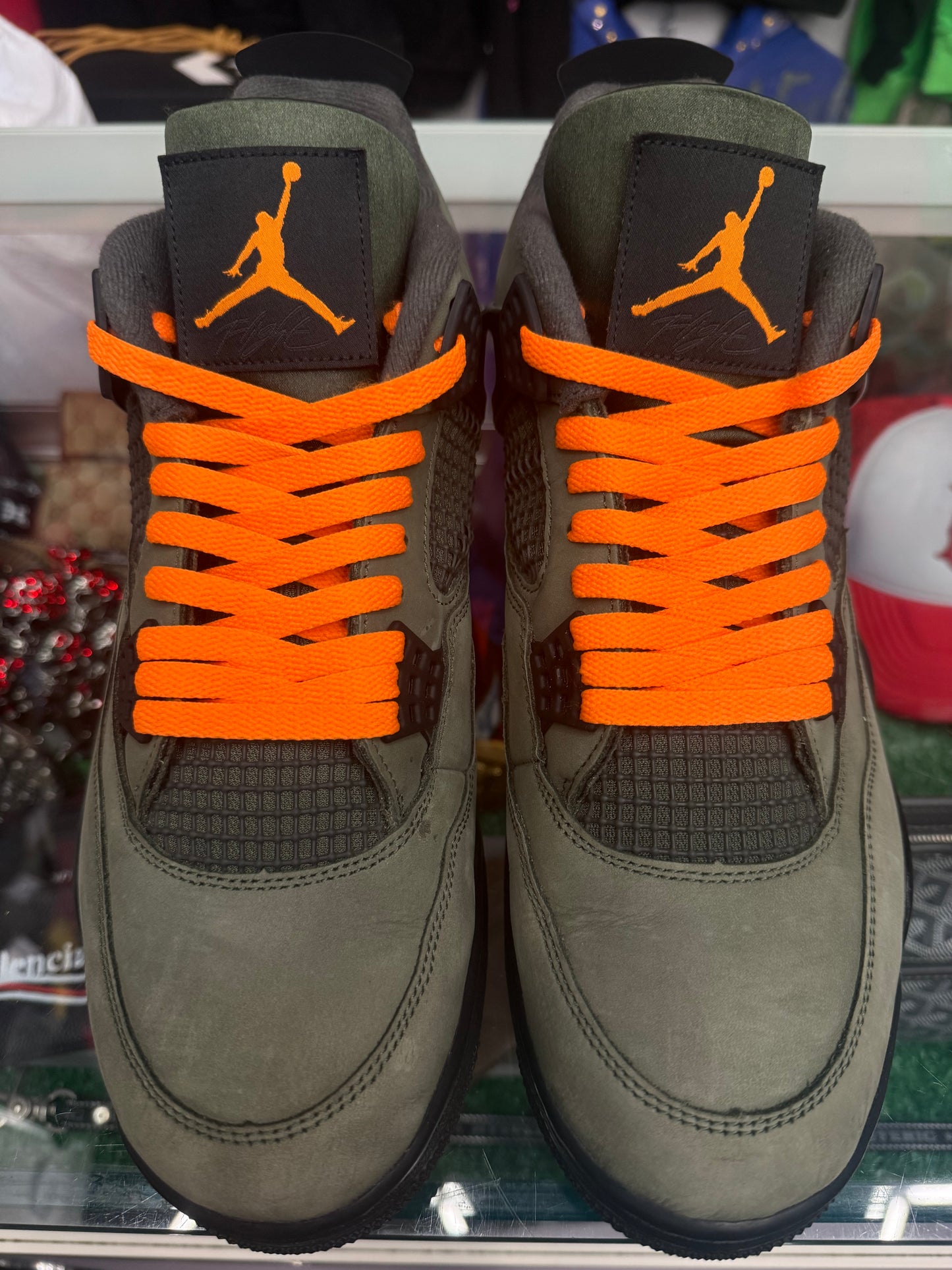 AIR JORDAN RETRO 4 UNDEFEATED (PRE-OWNED W/ BOX)