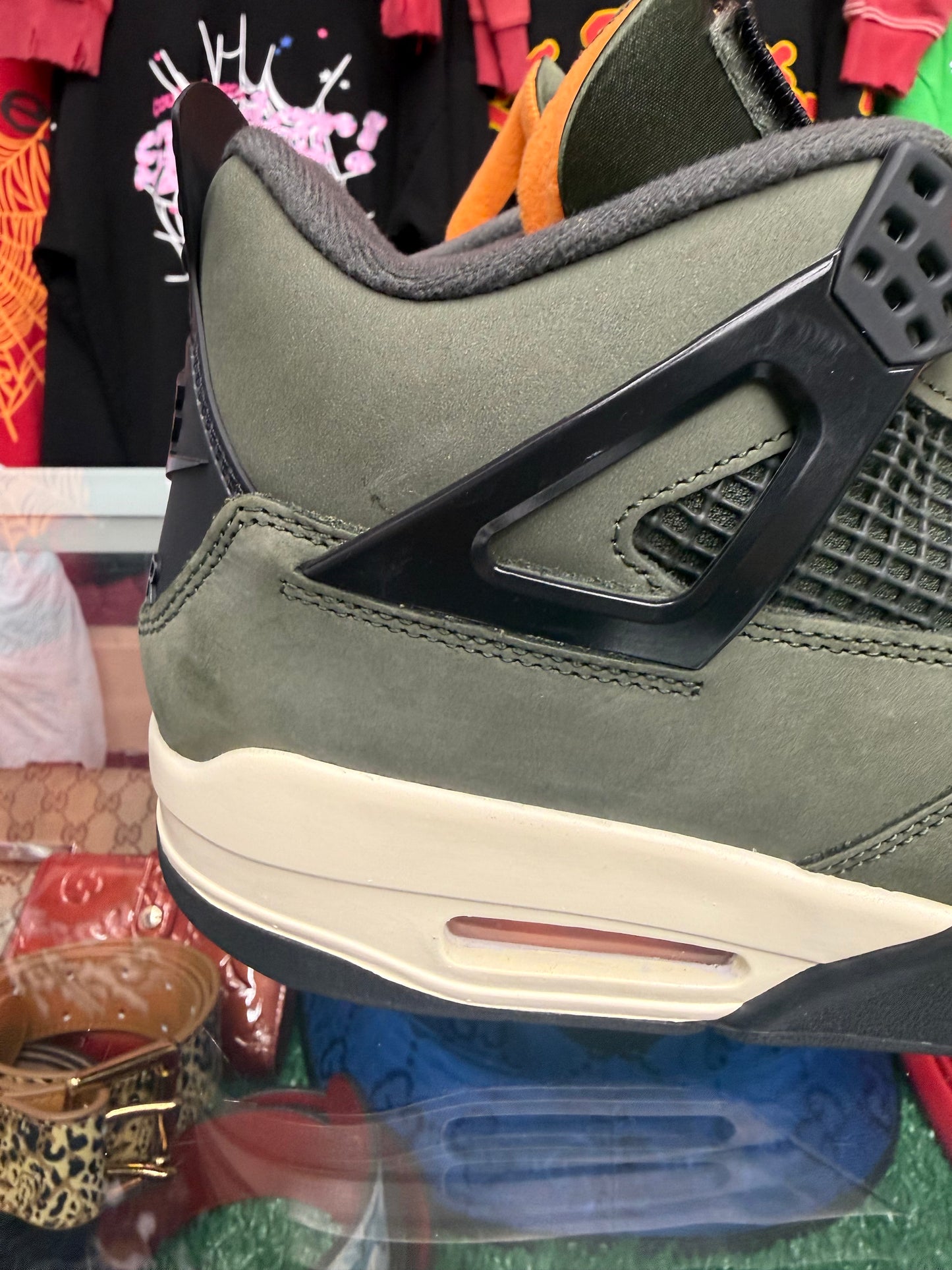 AIR JORDAN RETRO 4 UNDEFEATED (PRE-OWNED W/ BOX)