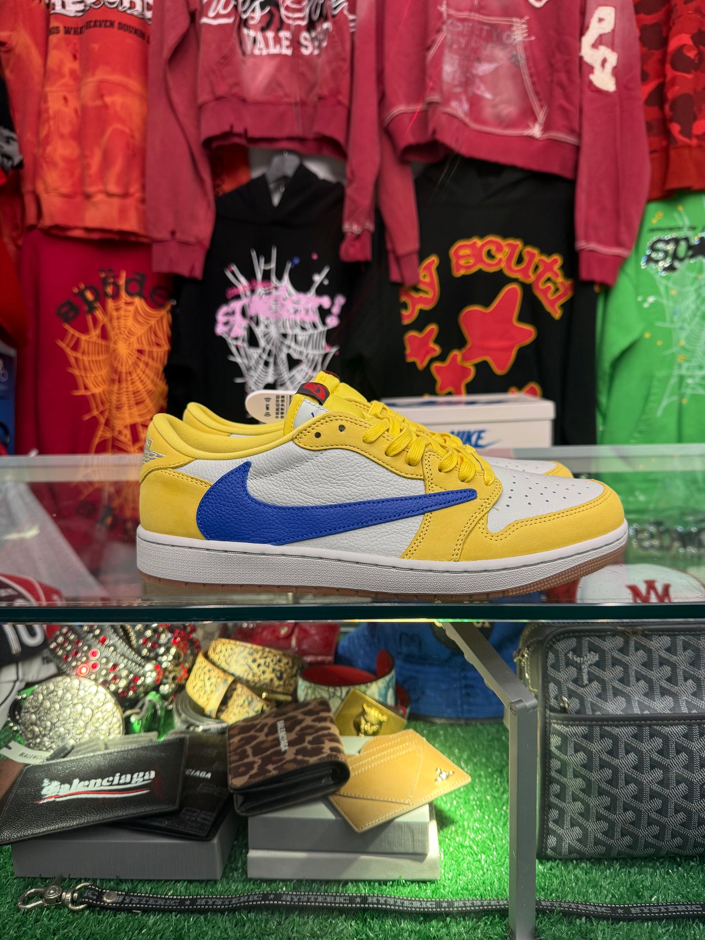 JORDAN 1 LOW CANARY (BRAND NEW)