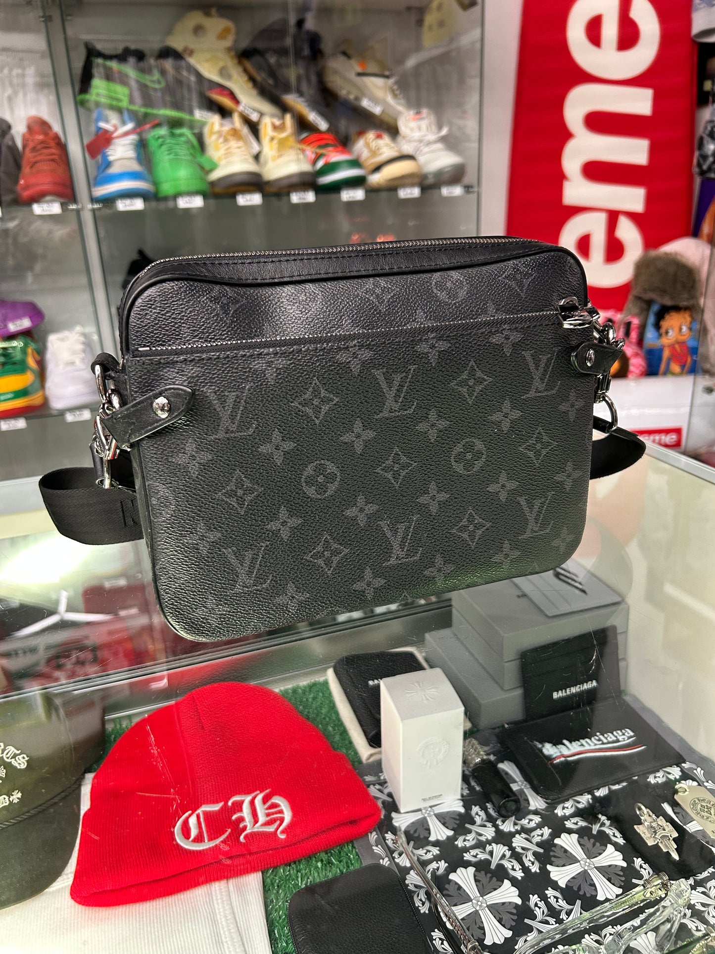 LOUIS VUITTON TRIO MESSENGER BAG (PRE-OWNED)