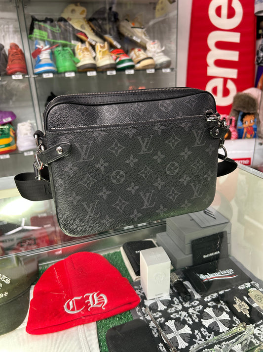 LOUIS VUITTON TRIO MESSENGER BAG (PRE-OWNED)