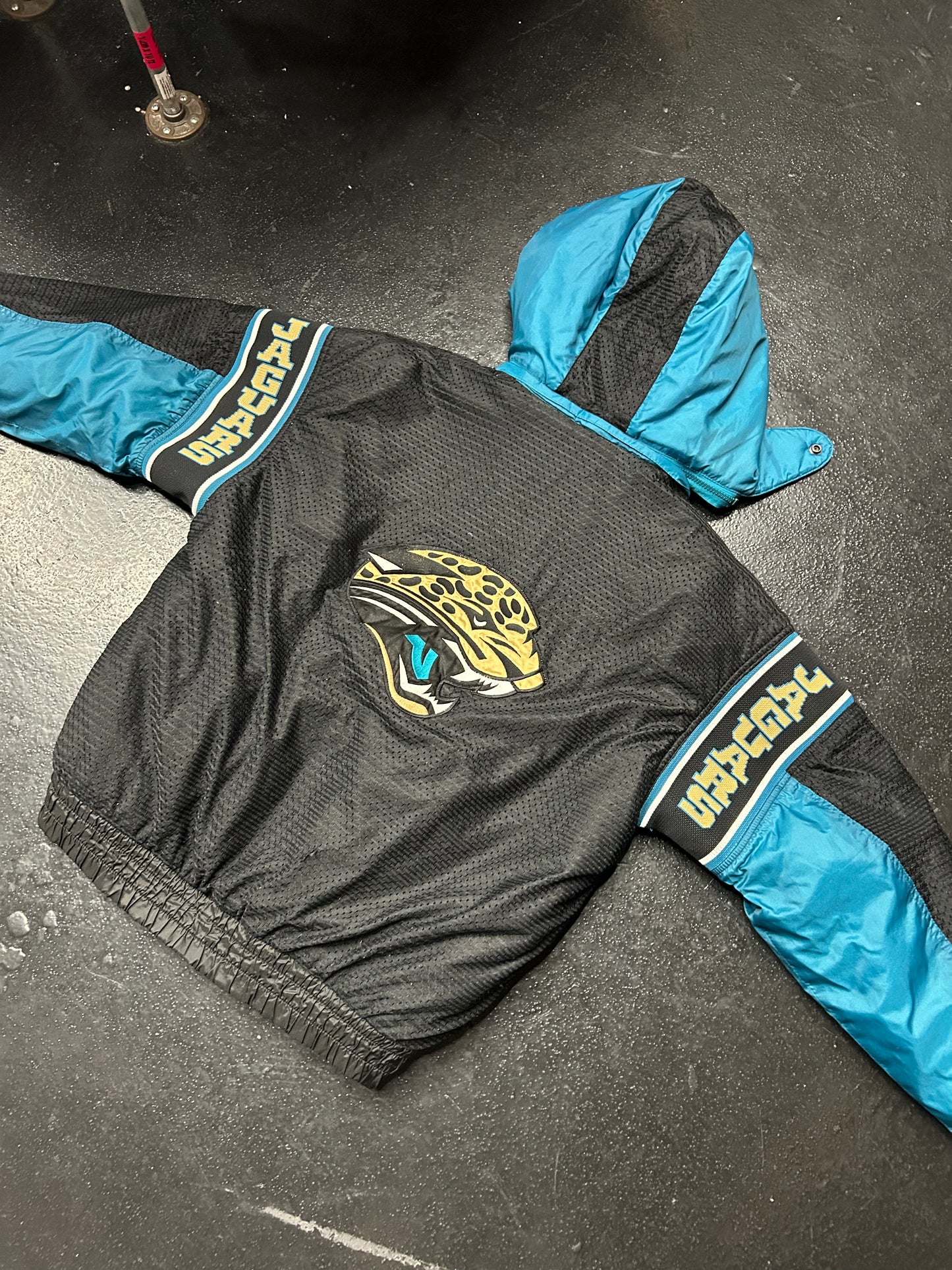 JACKSONVILLE JAGUARS VINTAGE PUFFER JACKET (PRE-OWNED)