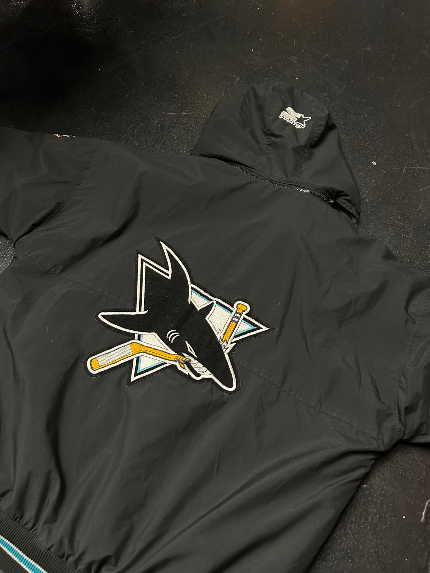 SAN JOSE SHARKS NHL VINTAGE PUFFER JACKET (PRE-OWNED)