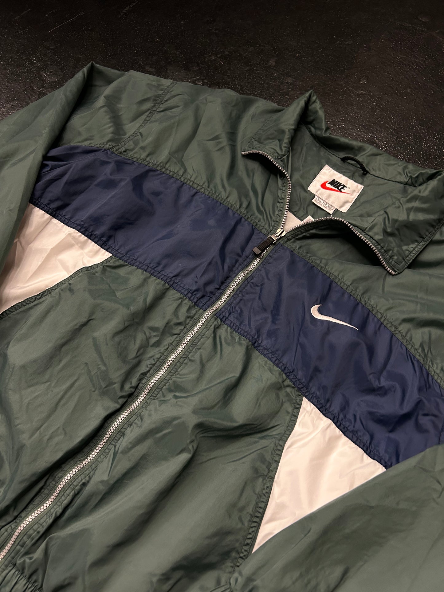 VINTAGE NIKE BLUE GREEN WINDBREAKER  JACKET (PRE-OWNED)