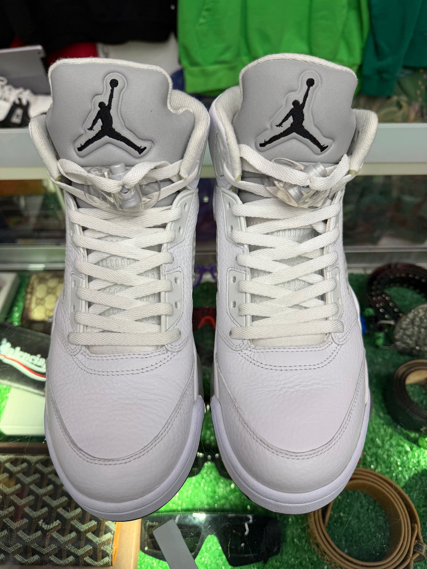 JORDAN 5 METALLIC WHITE (PRE-OWNED NO BOX)