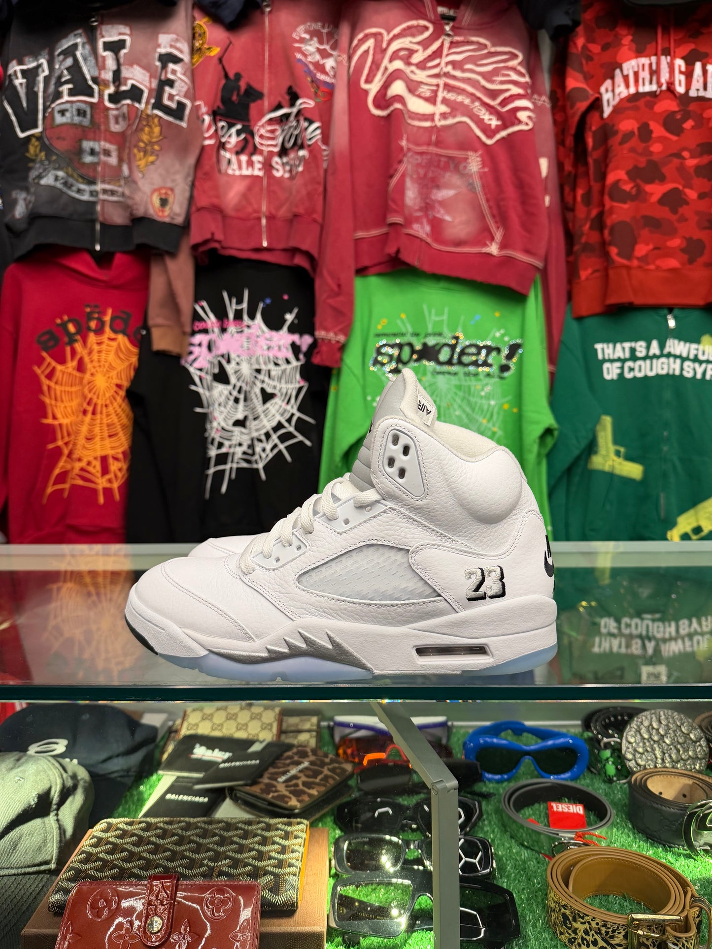 JORDAN 5 WHITE METALLIC (PRE-OWNED W/ BOX)