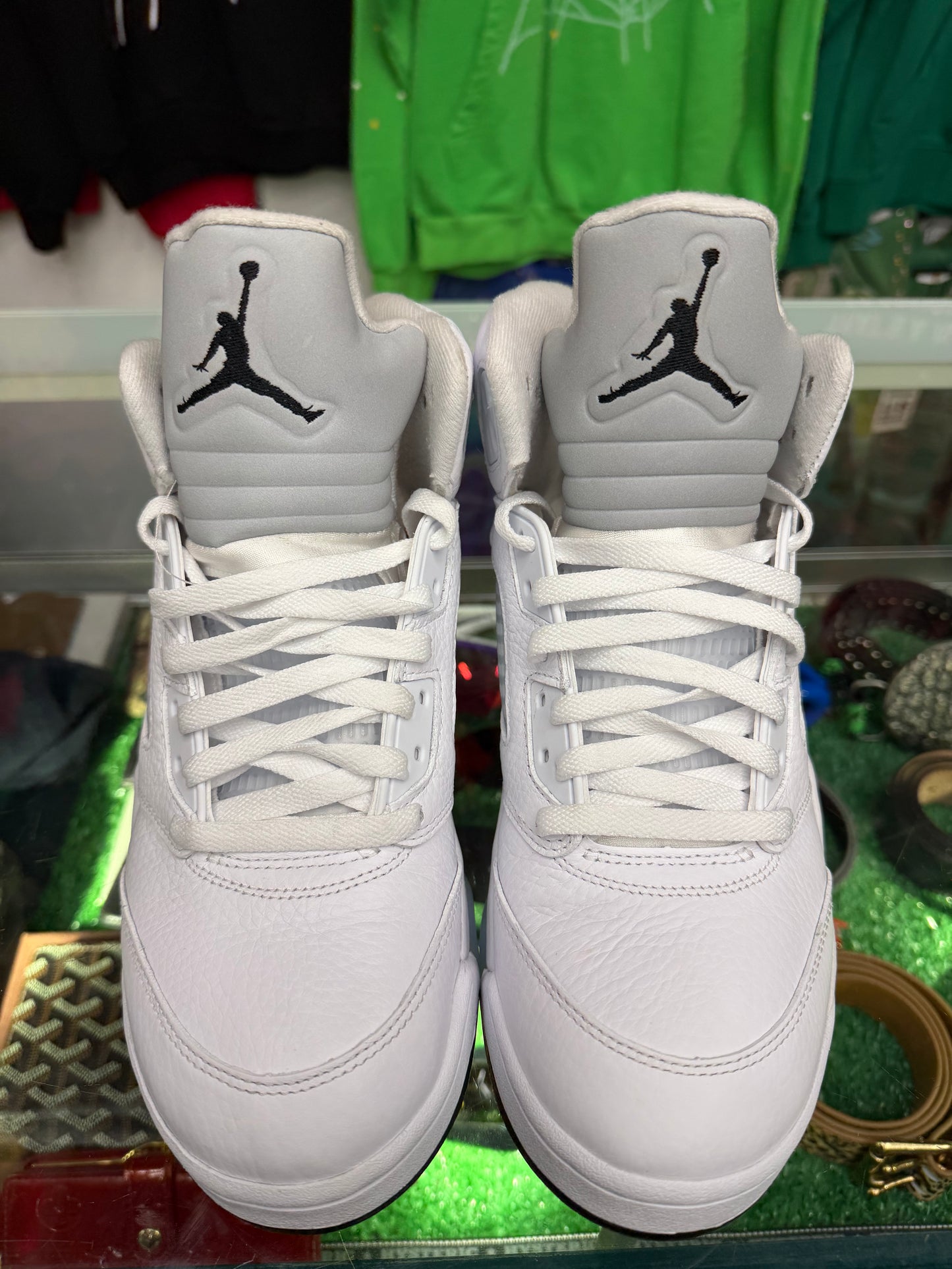 JORDAN 5 WHITE METALLIC (PRE-OWNED W/ BOX)