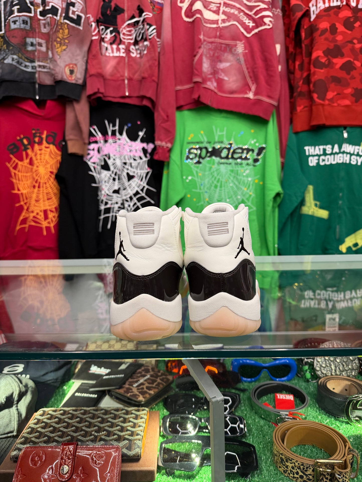 JORDAN 11 NEAPOLITAN (PRE-OWNED W/ BOX)