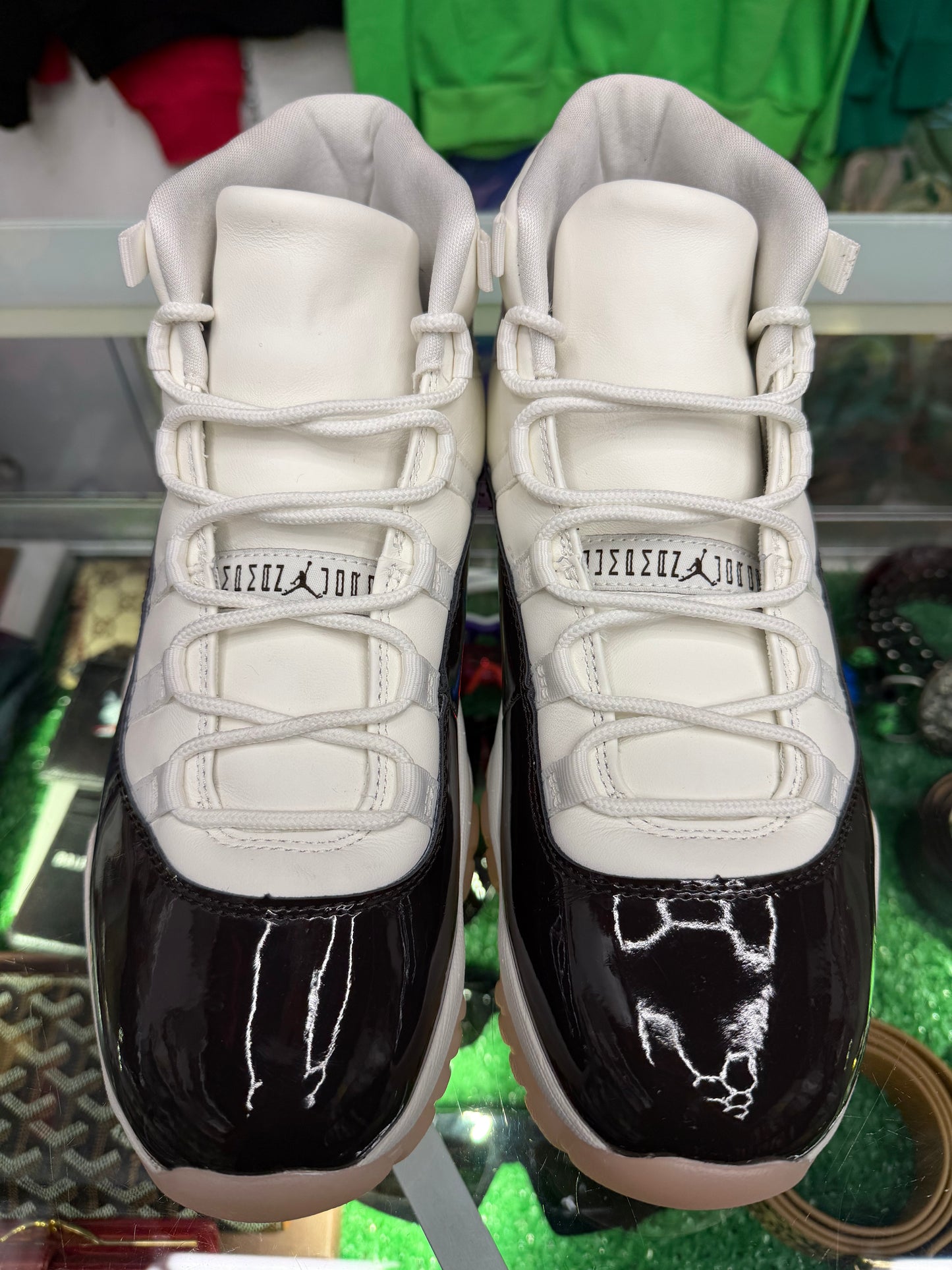JORDAN 11 NEAPOLITAN (PRE-OWNED W/ BOX)