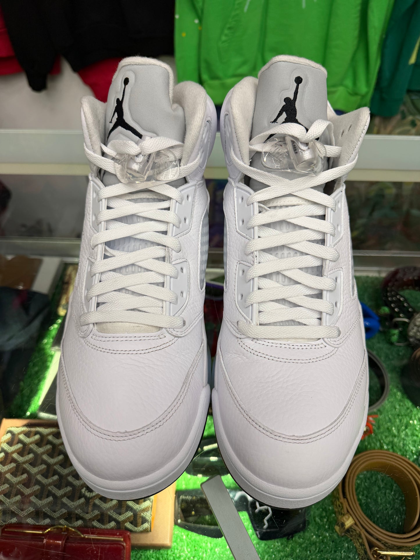 JORDAN 5 WHITE METALLIC (PRE-OWNED W/ BOX)