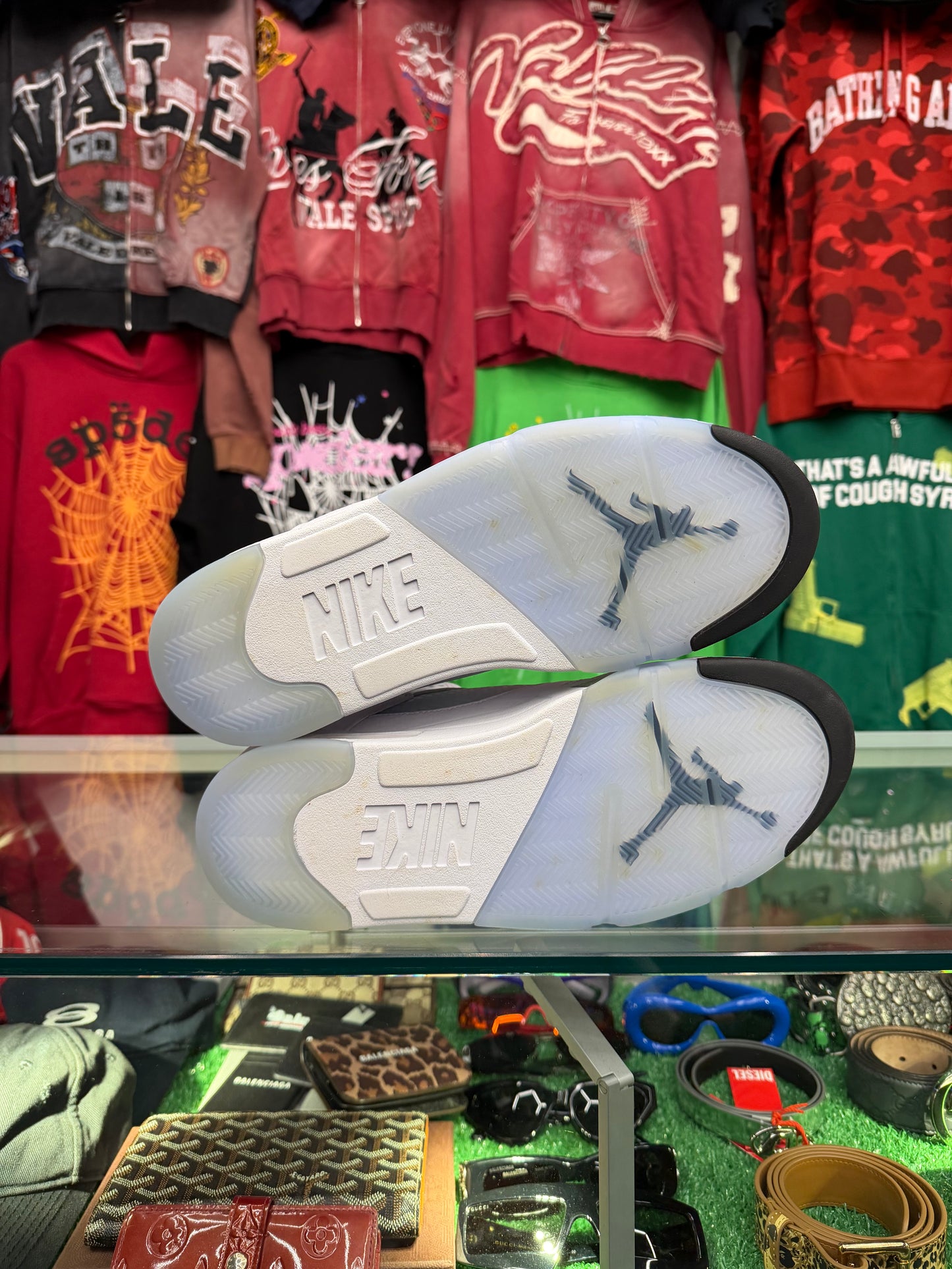 JORDAN 5 WHITE METALLIC (PRE-OWNED W/ BOX)