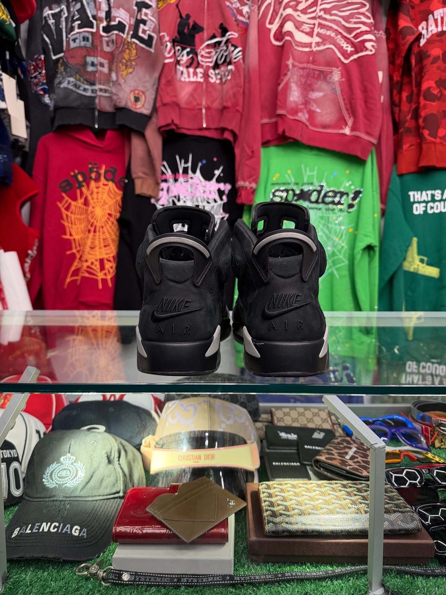 JORDAN 6 CAP AND GOWN (PRE-OWNED W/ BOX)