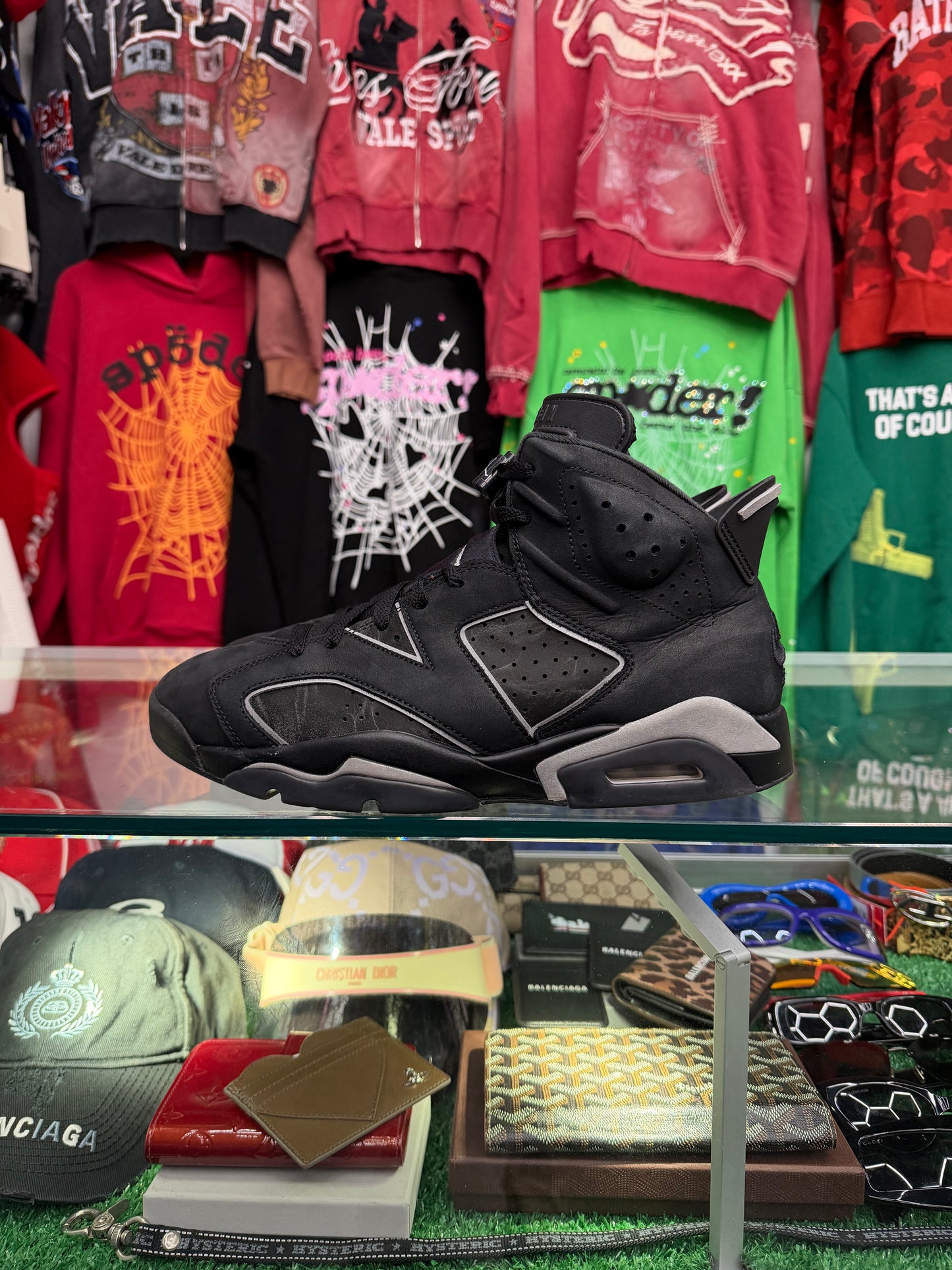 JORDAN 6 CAP AND GOWN (PRE-OWNED W/ BOX)