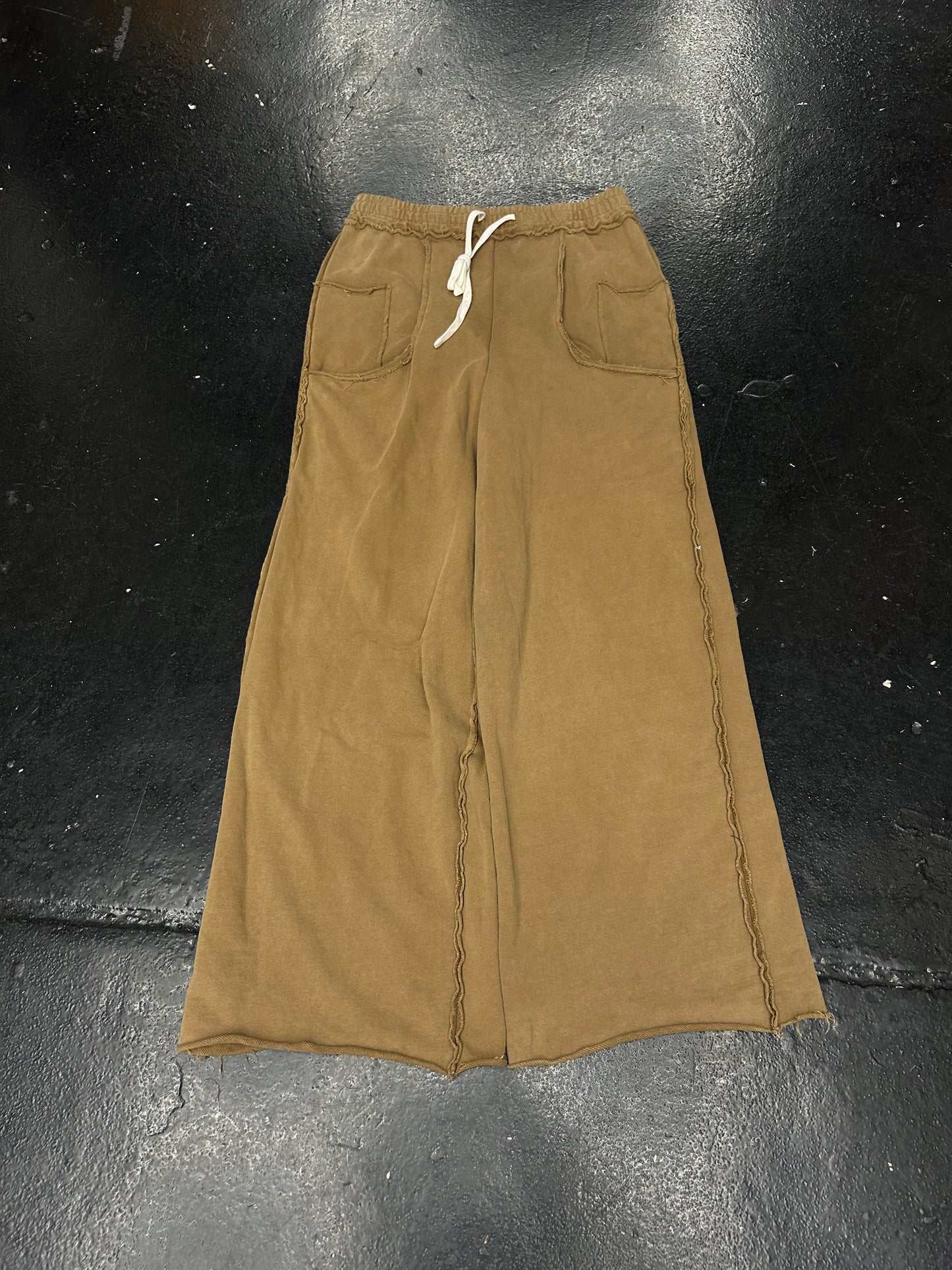 HMDD HAPPY MEMORIES INSIDE OUT KHAKI SWEATPANTS (PRE-OWNED)
