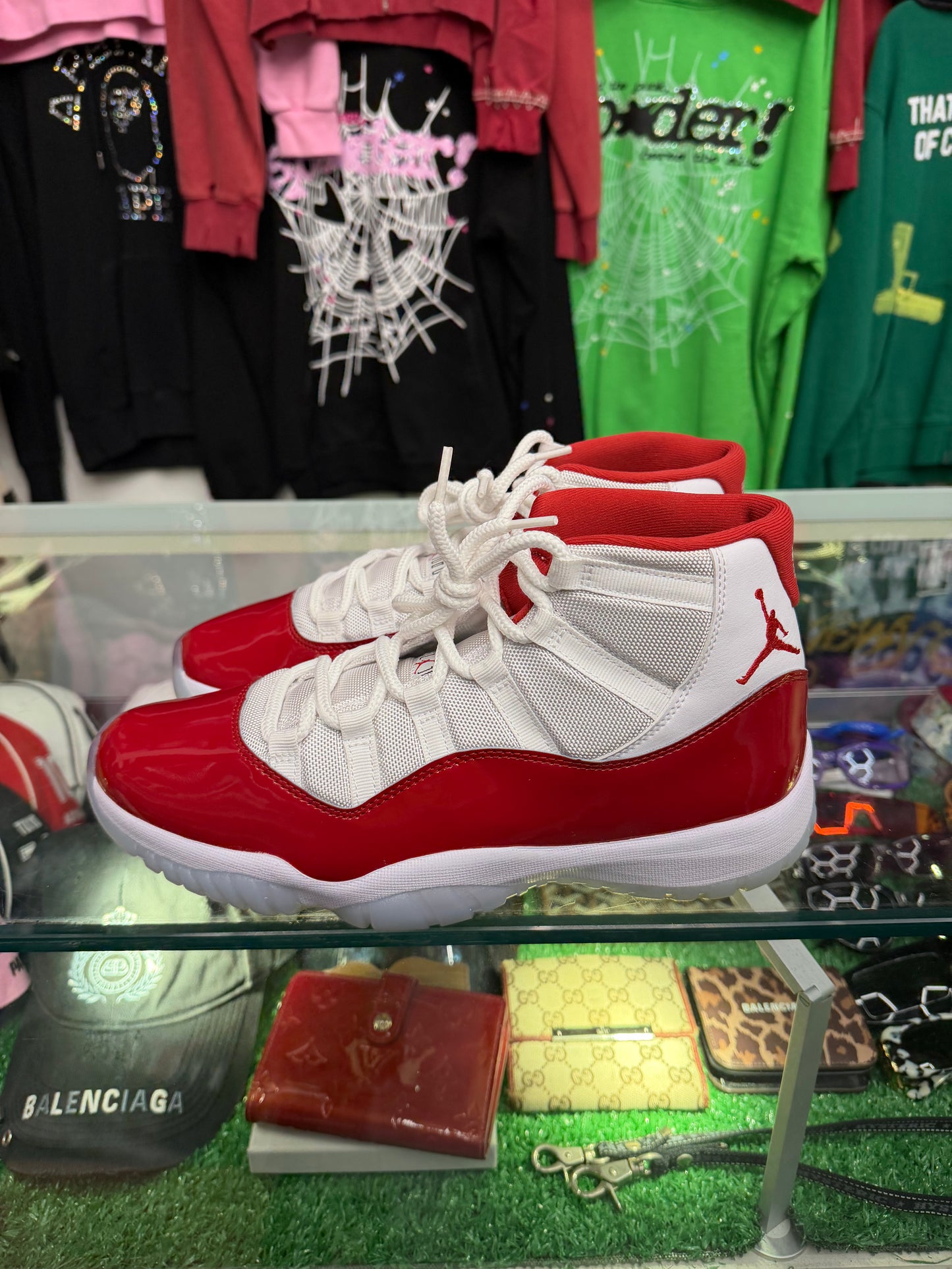 JORDAN 11 CHERRY (PRE-OWNED W/ BOX)