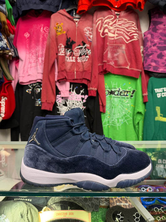 JORDAN 11 MIDNIGHT NAVY (PRE-OWNED W/ BOX)