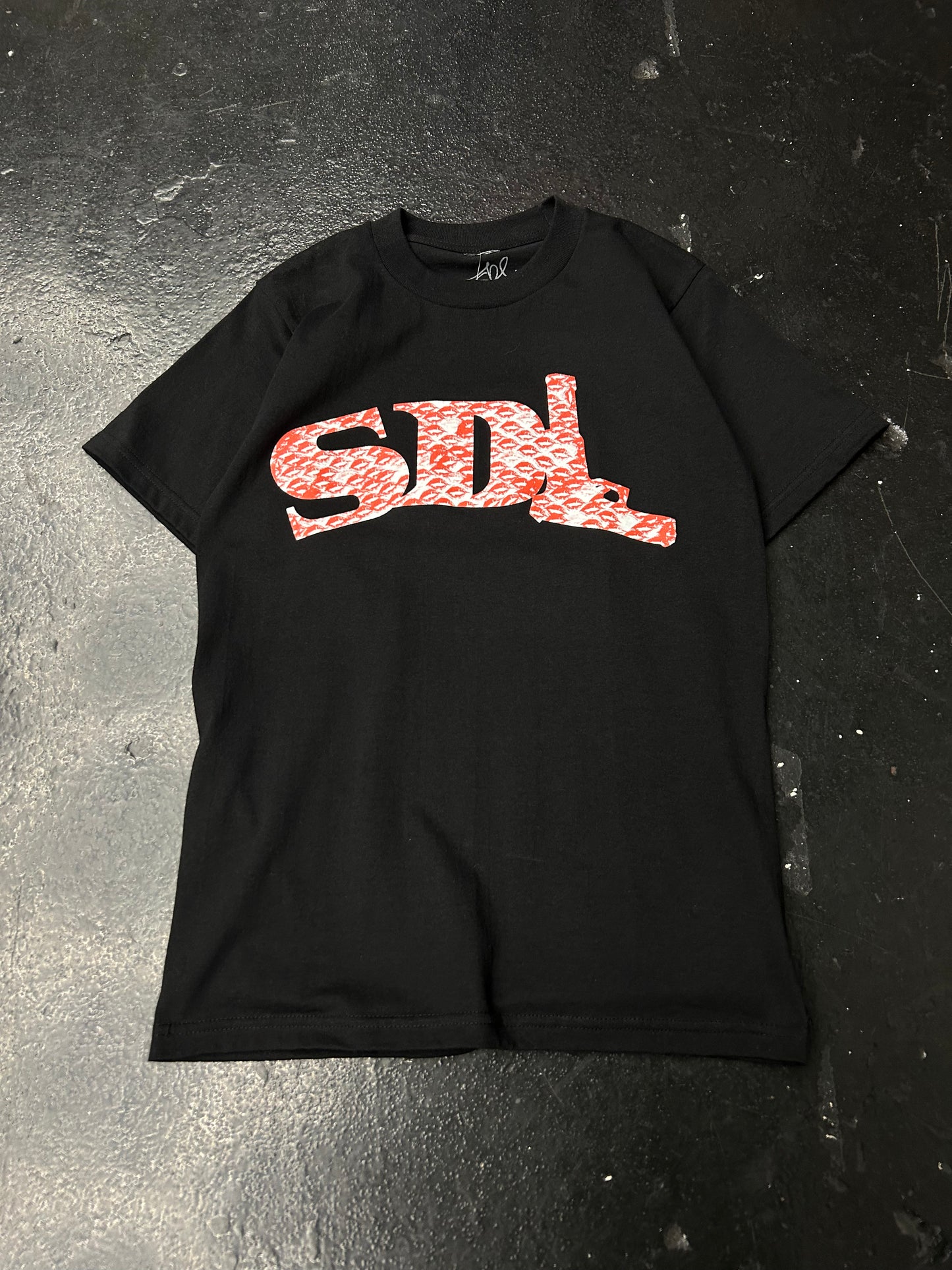 SDL LIPSTICK BLACK TEE (BRAND NEW)