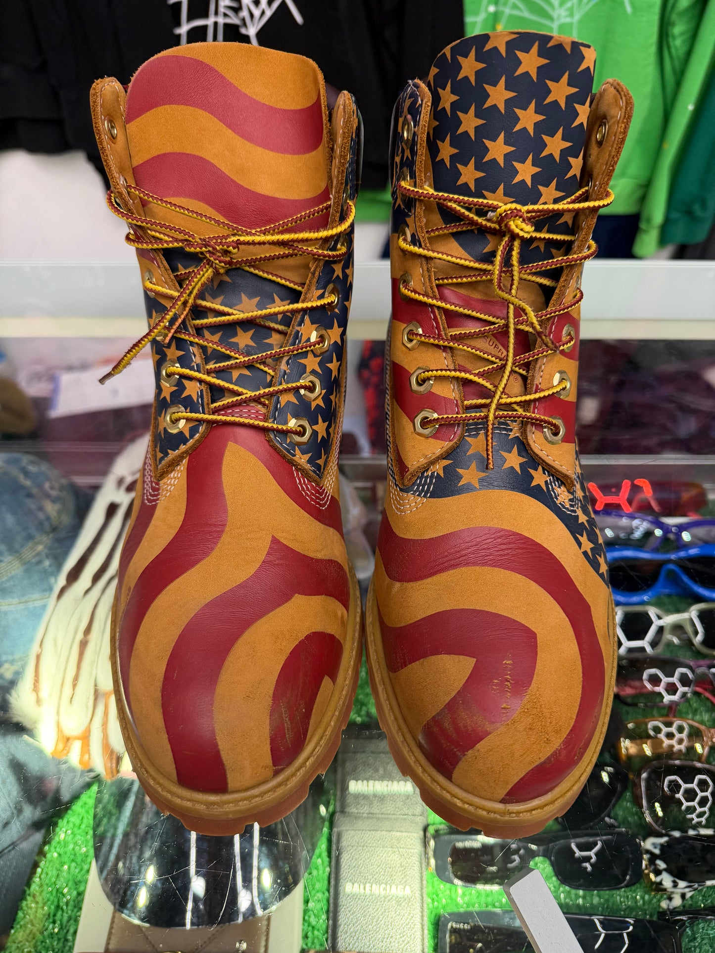 SUPREME AMERICAN FLAG TIMBERLANDS (PRE-OWNED NO BOX)
