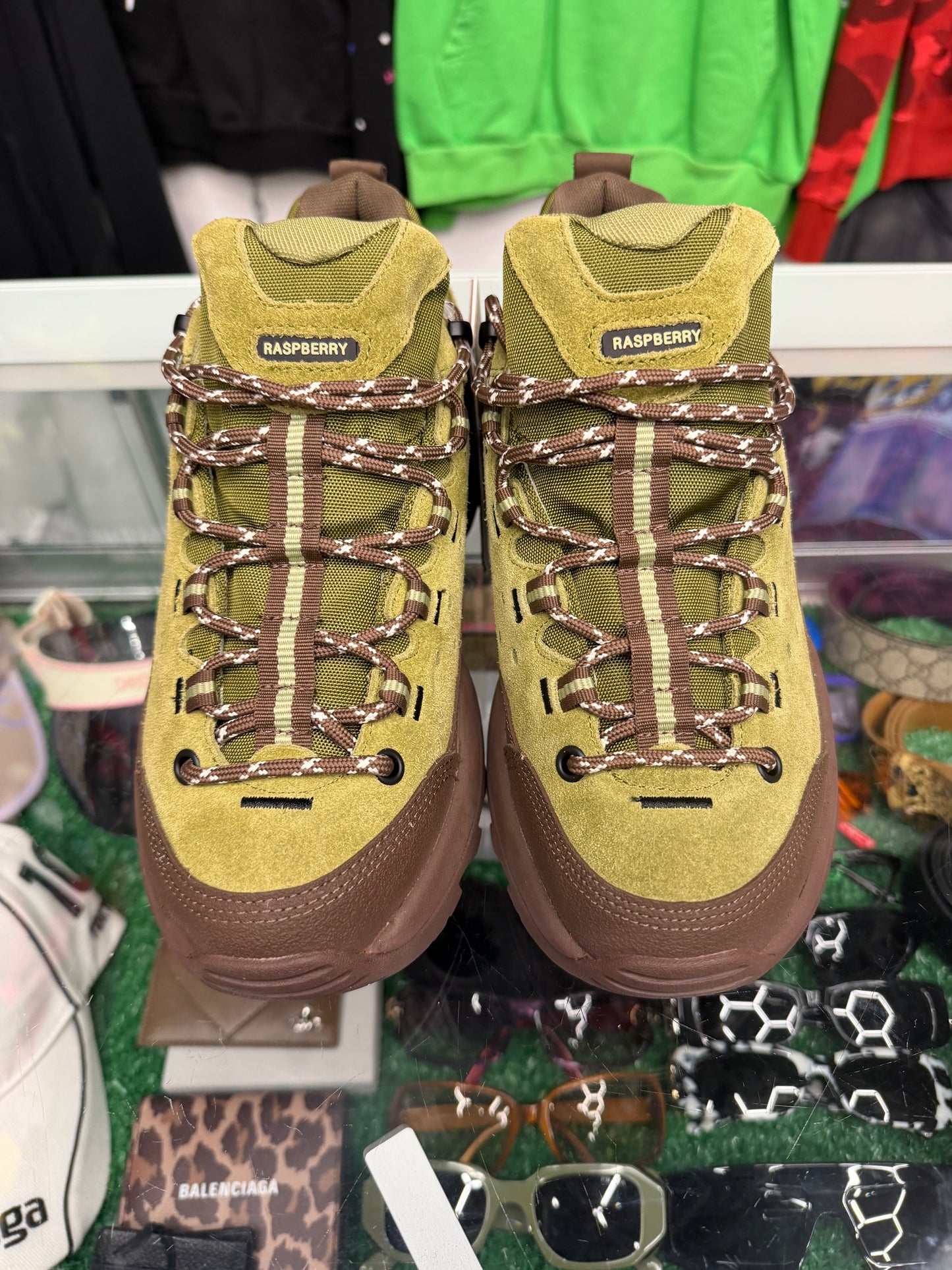 GV GALLERY RASPBERRY HILLS BEEF AND BROCCOLI HIKING SHOE (BRAND NEW W/ DUST BAG NO BOX)
