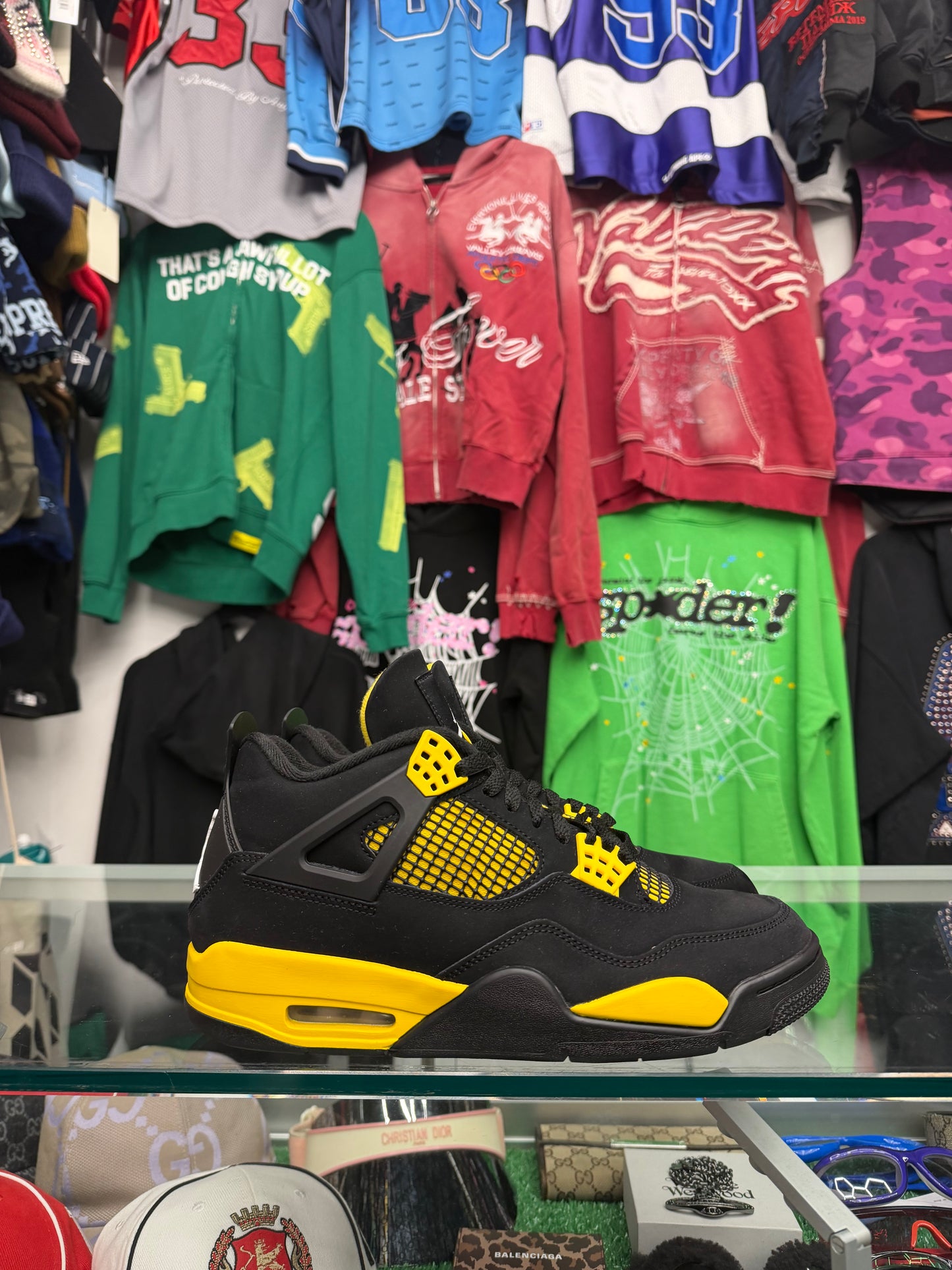 JORDAN 4 THUNDER (PRE-OWNED W/ BOX)