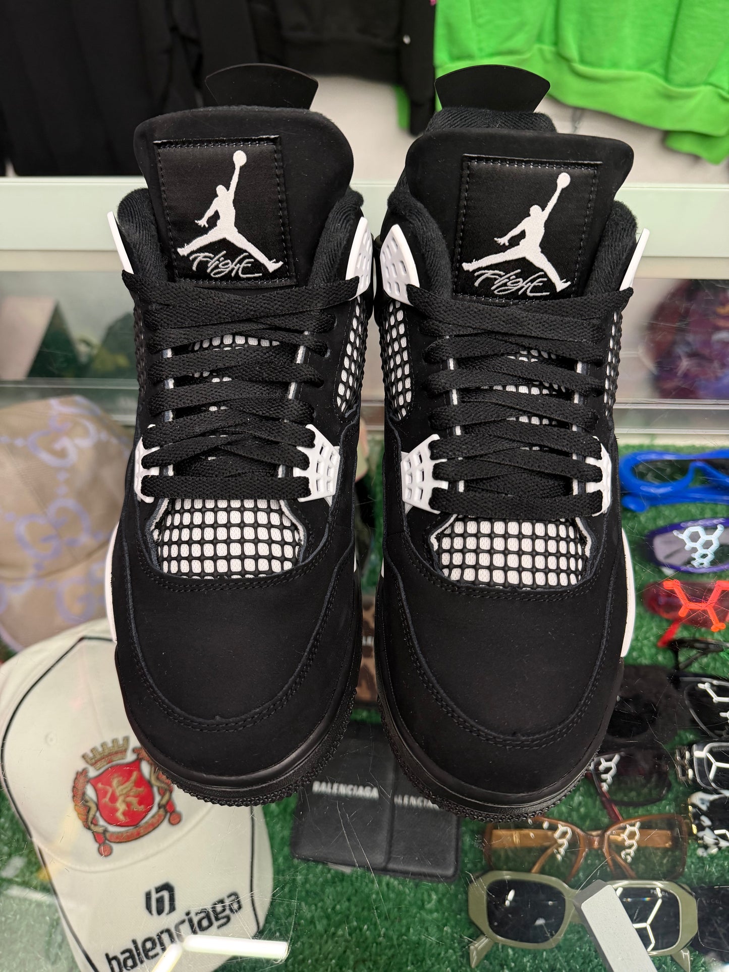 JORDAN 4 WHITE THUNDER (PRE-OWNED W/ BOX)