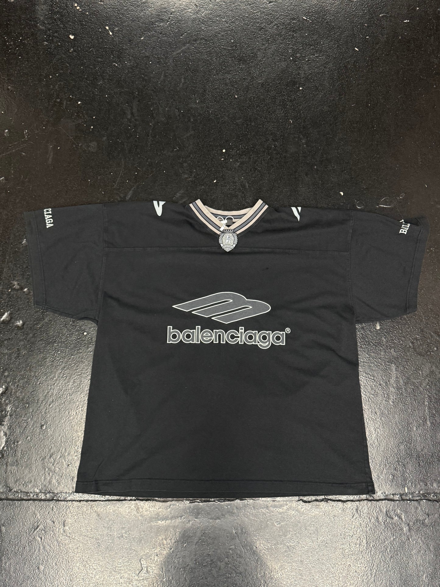 BALENCIAGA 3B FOOTBALL V-NECK OVERSIZED T-SHIRT (PRE-OWNED)