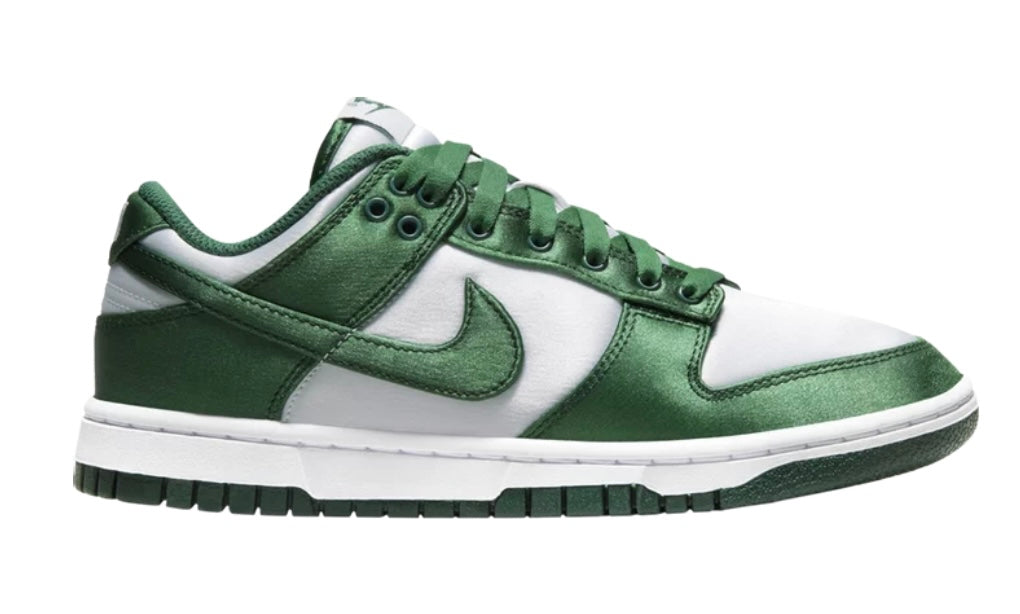 DUNK LOW SATIN GREEN (BRAND NEW)